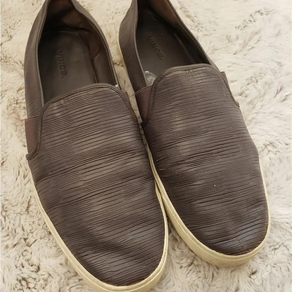 VINCE MENS BROWN SLIP ON LOAFER SIZE 11M